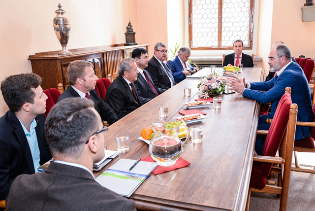 Primátor Martin Zrzavecký přijal delegaci Uzbekistánu (fotografie: M. Pecuch)