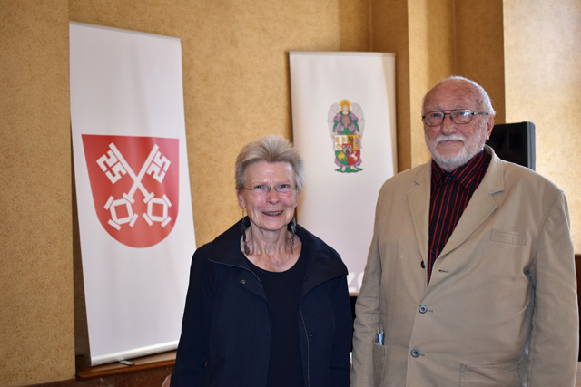 Emeritní primátor města Plzně Zdeněk Mraček a emeritní primátorka města Regensburgu Christa Meier (foto: A. Jarošová)