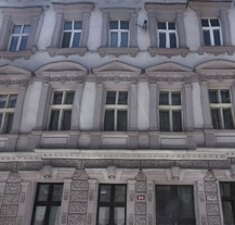 Byt ve Skrétově ulici inspirovaný Adolfem Loosem dostane nová okna