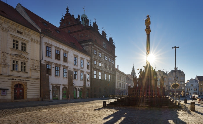 Morový sloup a plzeňská radnice
