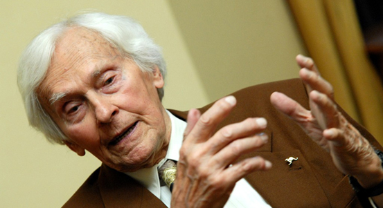 Město v den stých narozenin Miroslava Zikmunda vyvěsí na radnici prapor