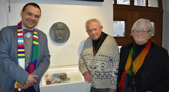 Plzeň si připomněla 50 let od úmrtí Jiřího Trnky, v galerii vystavili umělcovu originální paletu