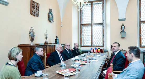 Demokracii si musíme chránit, shodli se v Plzni velvyslanci