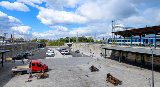 Plzeň jedná o opatřeních, která by pomohla zlepšit prostředí u hlavního vlakového nádraží a zvýšila tam bezpečnost