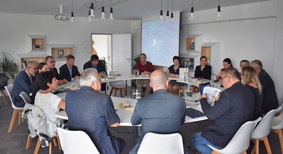 Udržet absolventy univerzity v Plzni je jednou z priorit města