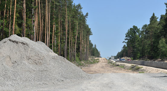 Silnice z Plzně na Třemošnou bude čtyřproudá, chodce přes ni převede nová lávka