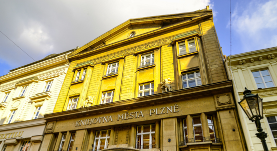 Vzpomínky diplomata, Rudé orchideje nebo Postřeh! To jsou novinky plzeňské knihovny