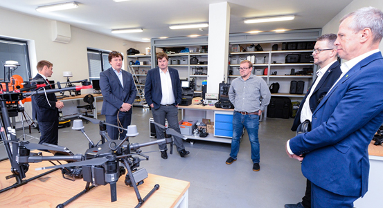 Primátor Žiliny zavítal do Plzně, prohlédl si areál depo i Centrum robotiky