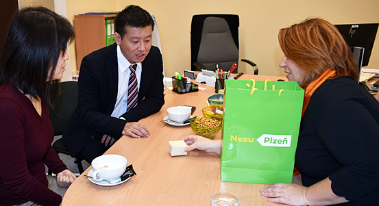 Japonský úředník přijel na zkušenou do Plzně