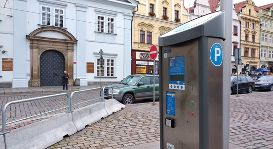 Plzeňské parkování čeká modernizace, téměř nevyužívaná platba přes Plzeňskou kartu bude ukončena