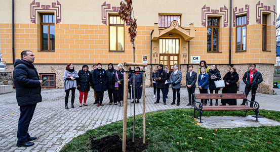 Radovánek zasadil druhou sakuru na dalších 100 let republiky