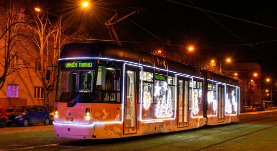 Vánoční tramvaj sveze Plzeňany po nové tramvajové trati