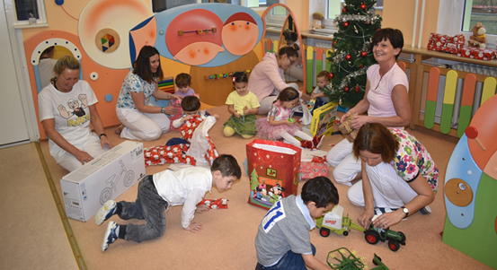 Firmy i jednotlivci obdarovali městské organizace, které pečují o hendikepované