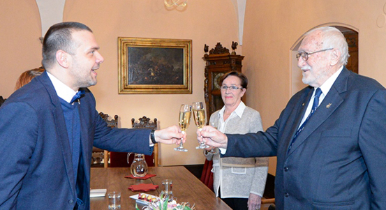 Primátor pogratuloval profesoru Zdeňku Mračkovi k 90. narozeninám