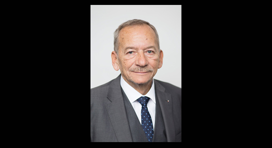 V pondělí budou znít sirény, uctí památku zesnulého předsedy Senátu