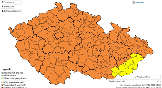 Meteorologové varují před silným větrem, platí vysoký stupeň nebezpečí