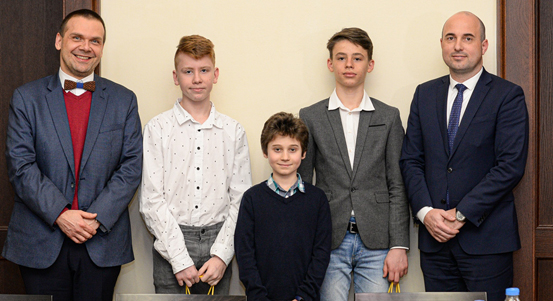 Medailisté ze Zimní olympiády dětí a mládeže zavítali na radnici