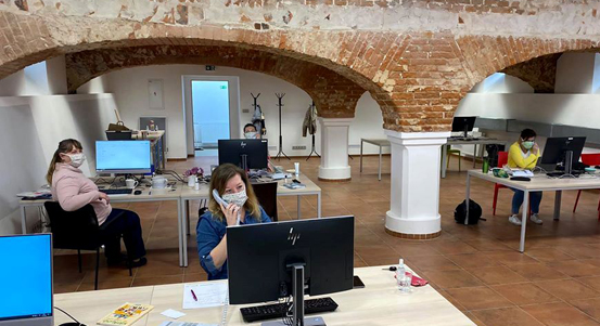 Kontaktní centrum v Plzni za měsíc přijalo přes 1800 hovorů