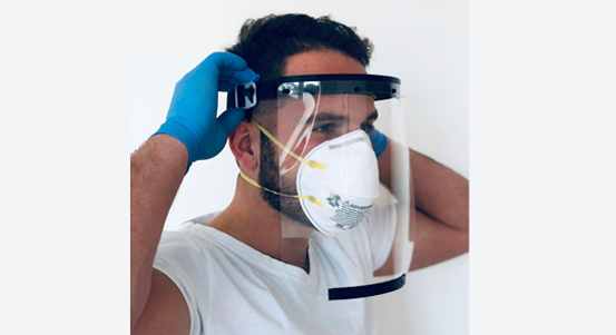 V Plzni se spojili dobrovolníci, tisknou ochranné pomůcky pro zdravotníky