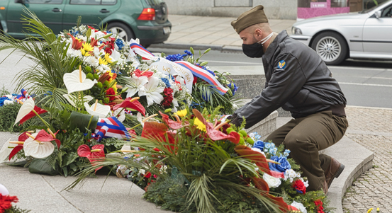 Vzpomínka u pomníku Díky, Ameriko! zakončila symbolicky plzeňské Slavnosti svobody, letos tak jiné