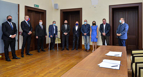 Město podepsalo smlouvy o podpoře s fotbalisty, hokejisty a házenkáři