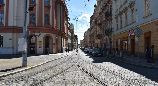 Začíná výluka tramvají, město opravuje trať v Solní