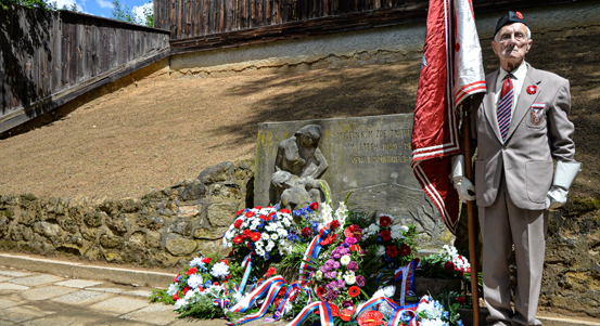 Představitelé města uctili památku obětí heydrichiády