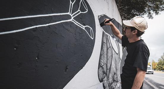 Plzeňský veřejný prostor v Plzni ožil. Umělci vyzdobili zdi