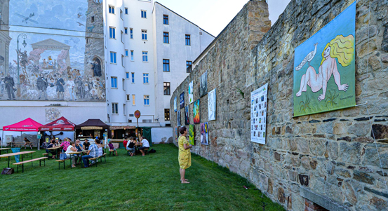 Barva na ulici. Taková je výstava umělců z Plzně a Německa