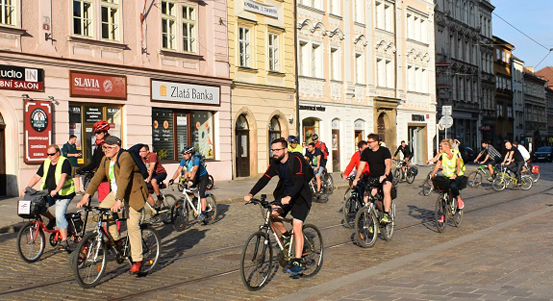 Cyklisté ukázali, že kola patří do města