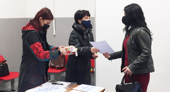 Na 200 cizinců úspěšně prošlo kurzem češtiny