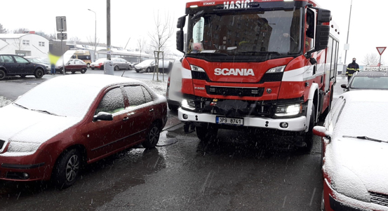 Buďte ohleduplní při parkování, žádají Plzeňany hasiči i strážníci