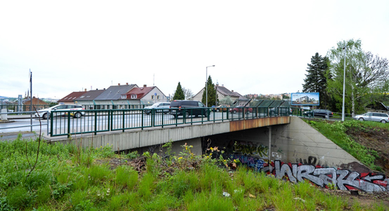 Most přes železniční trať v Lobezské ulici dostane nový kabát