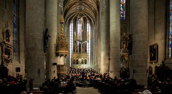 Nová turistická sezona v Plzni nabídne prohlídky s průvodci do katedrály sv. Bartoloměje, Velké synagogy i do Loosových interiérů