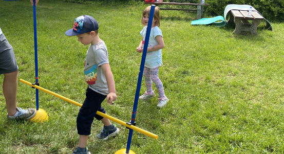 Chlapci a dívky ze 44. mateřské školy sportovali