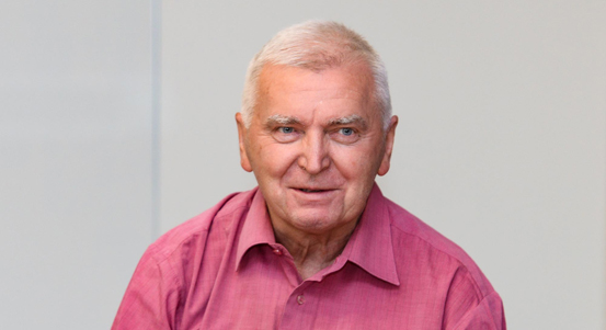 Emeritní rektor Zdeněk Vostracký oslavil životní jubileum, popřál mu primátor Martin Baxa