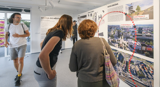 Výstava Brána do města zahajuje provoz galerie Paluby Hamburk