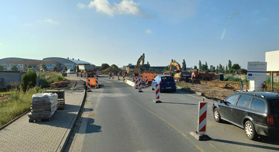 Stavba nové okružní křižovatky západního okruhu prodlužuje omezení v dopravě do poloviny září