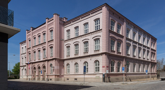 Do konce srpna se lze hlásit ke studiu pedagogiky