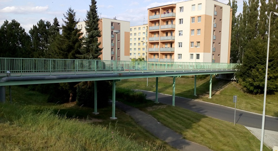 Lávku pro pěší přes Lábkovu ulici čeká velká oprava, ve středu 25. srpna se uzavře