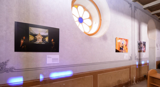 Výstava představuje katedry a studenty Filozofické fakulty Západočeské univerzity