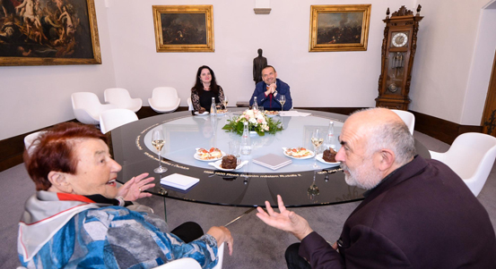 Primátor Martin Baxa se setkal s básnířkou a spisovatelkou Karlou Erbovou