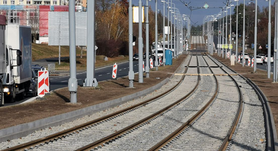 Na nové koleje v Plaské ulici se vrátí tramvaje