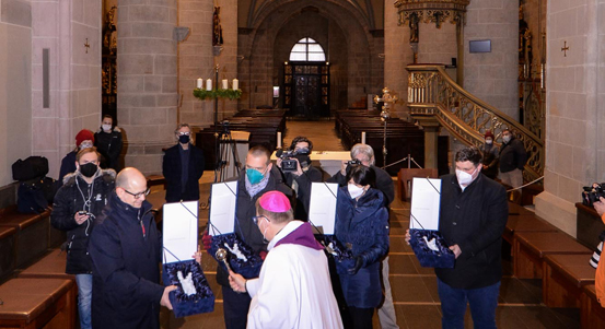 Primátor Martin Baxa převzal v katedrále sv. Bartoloměje repliku Plzeňské madony