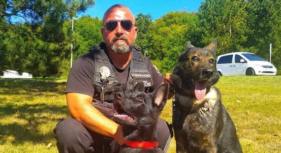 Dar a Vir. Psovodi městské policie mají postaráno o důstojný důchod