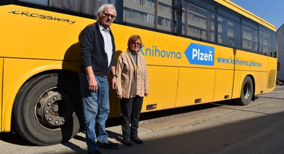 Bibliobus patří k Plzni. Loučí se s ním jeho dlouholetá knihovnice