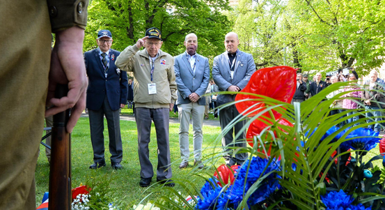 Je jim 97 a více let. S Plzeňany v těchto dnech sdílejí vzpomínky, jak v květnu 1945 osvobozovali Plzeň
