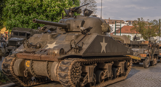 Víkendové Slavnosti svobody nabídnou vojenské kempy i hudební program. V neděli vyvrcholí Konvojem svobody s přeletem dobových letounů