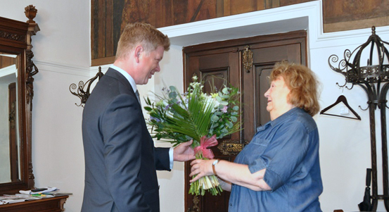 Primátor města Plzně Pavel Šindelář poblahopřál k významnému životnímu jubileu kunsthistoričce Janě Potužákové