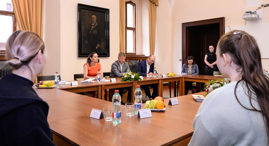 Na plzeňskou radnici zavítaly studentky z regensburské střední školy